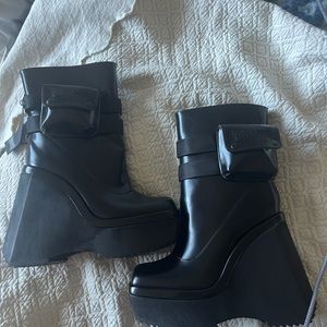 They are Dollskill Darkerwave Boots. look like Demonia type boots